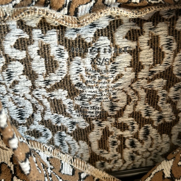 (Xs/s) Gilded Intent floral stretchy tank top - Picture 2 of 3